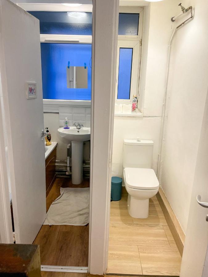 Villa Flat 4, Kingsbury House Londra Esterno foto