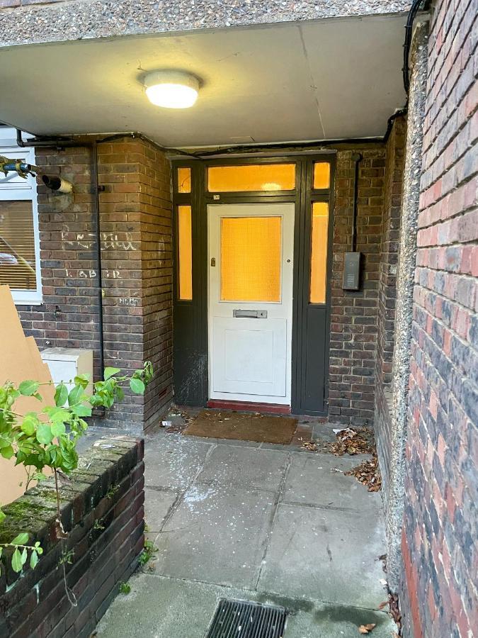 Villa Flat 4, Kingsbury House Londra Esterno foto